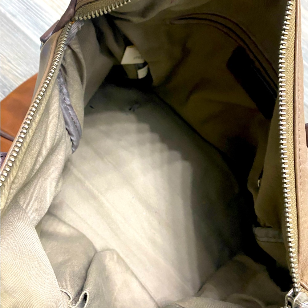 Danier Leather Handbag & Shoulder Bag - Picture 5 of 9